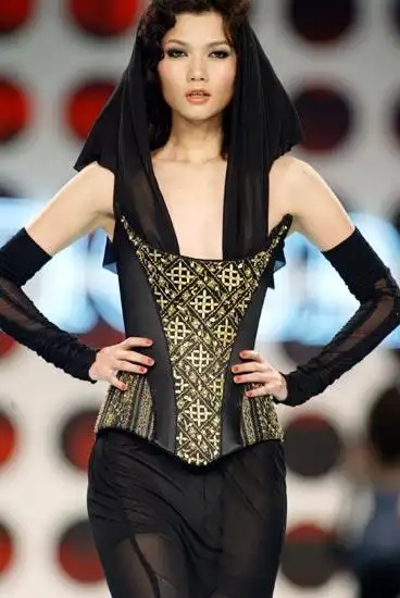 伊人风采 2003年中国国际时装周 正文  ne-tiger品牌高级晚装以"名媛"