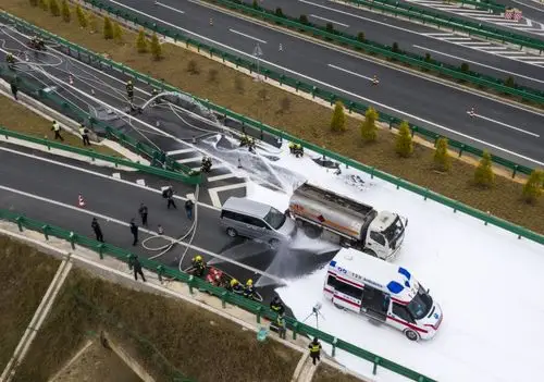 高速公路危化品运输交通事故应急综合救援演练"拍摄活动_国际摄影协会