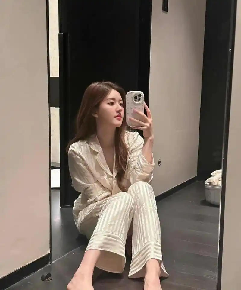 赵露思的脚脚,有人喜欢吗 #娱乐