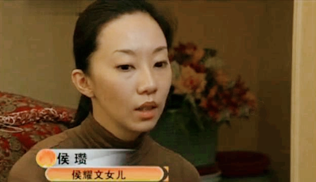 侯耀文大女儿露面皮肤白皙像极了父亲和郭德纲合影显气质