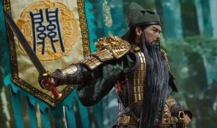 再来说关羽的剑法,关羽斩颜良首级时,用过一次箭,另外,过五关斩六将