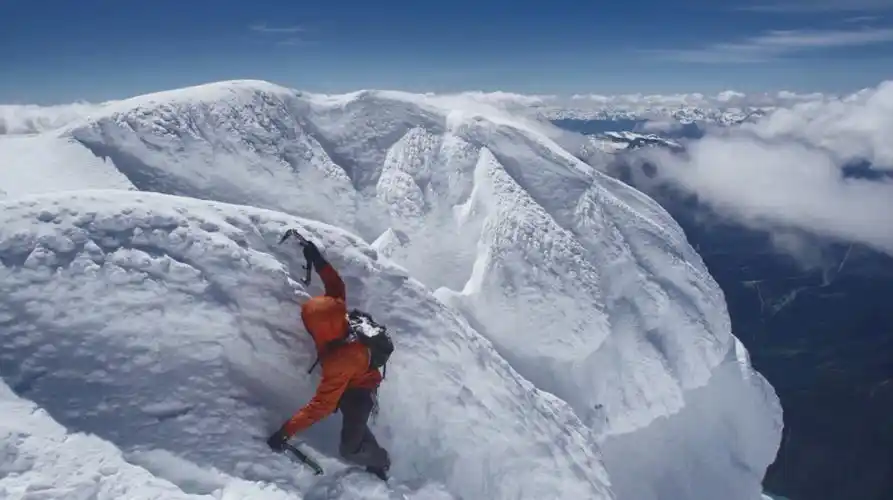 在那险峻壮丽而又遥远的高山之上有一群不断进化的传奇阿式攀登者