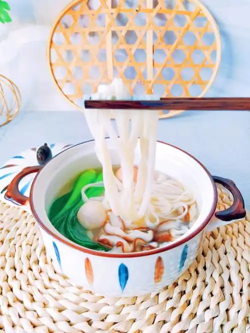 鱼丸粗面的做法