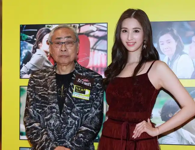 原创何傲儿悼念富商林建名感恩生命中有对方爷孙恋未果结成干父女