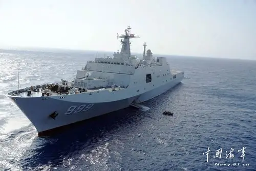 井冈山舰发现一件疑似救生衣