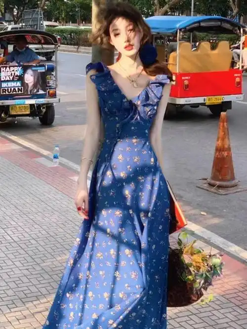 克莱因蓝显白浪漫碎花系带v领设计法式连衣裙女度假裙 - 17网