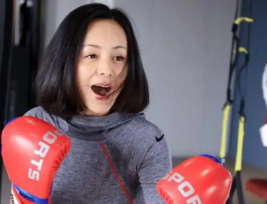 图王琳男人装大秀性感风情万种的雪姨为何会离婚