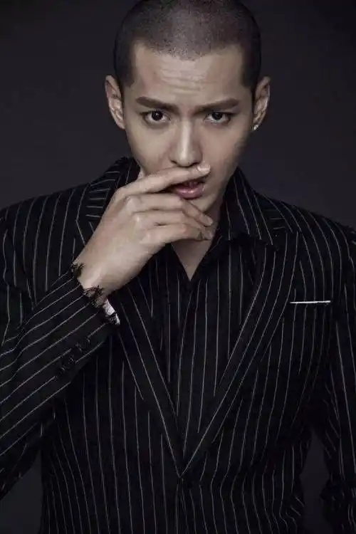 其实吴亦凡的"荒唐",4年前就一览无遗,他很可恨,也很可悲