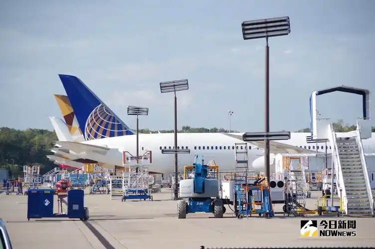 图:长荣航空第   架787-9 ,编号b-17882 ,目前已停放于波音工厂