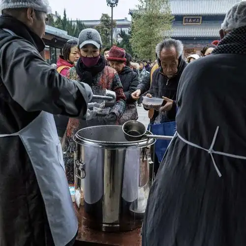 腊八节-西安兴善寺施粥活动现场