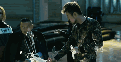 以及《心花路放》里咬着碎碎冰出场,全片台词只有"我尼玛"三个字的小