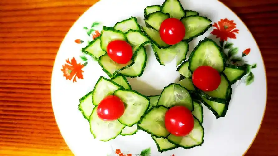 2快过年了,教您用黄瓜做道硬菜,好吃又漂亮,用它招待客人倍有面  02
