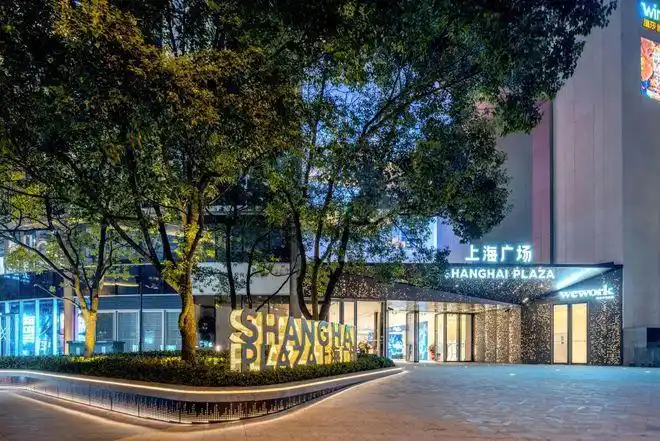 他们为淮海路的上海广场带来一片星空