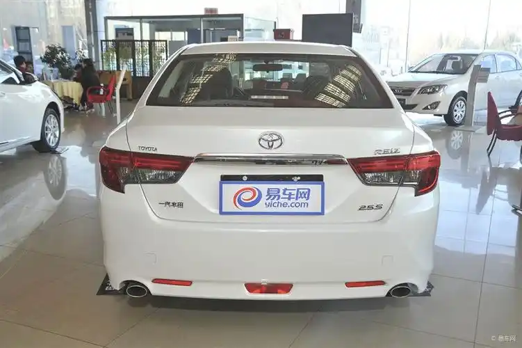 丰田锐志 正车尾图