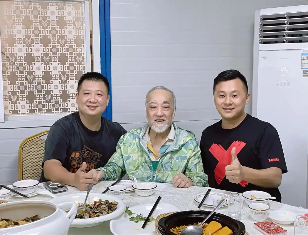 听卢海鹏"鹏哥"分享50年演绎生涯中的甜酸苦辣,一直以来兢兢 - 抖音