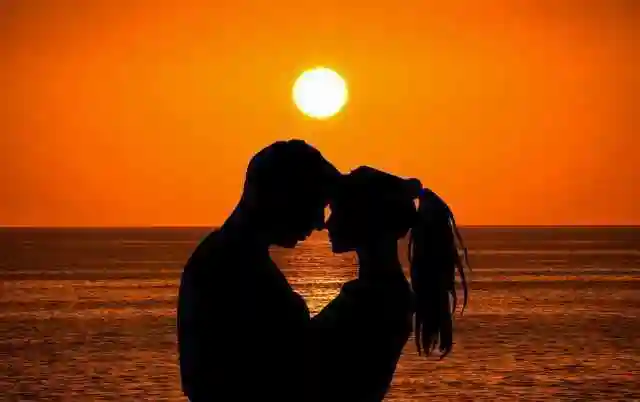 爱了就别伪装 恋人别离后再重逢,见到你的第一反应,透露了爱你的程度