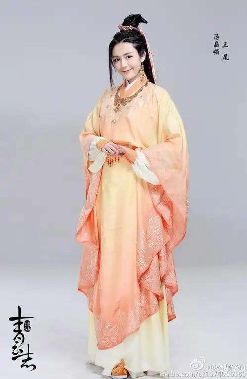 汤晶媚,《大唐荣耀》泪痣美人崔彩屏,戏外穿搭依然美丽精致