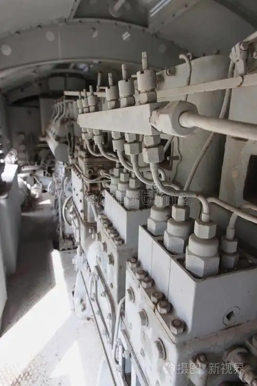 立式机车柴油机