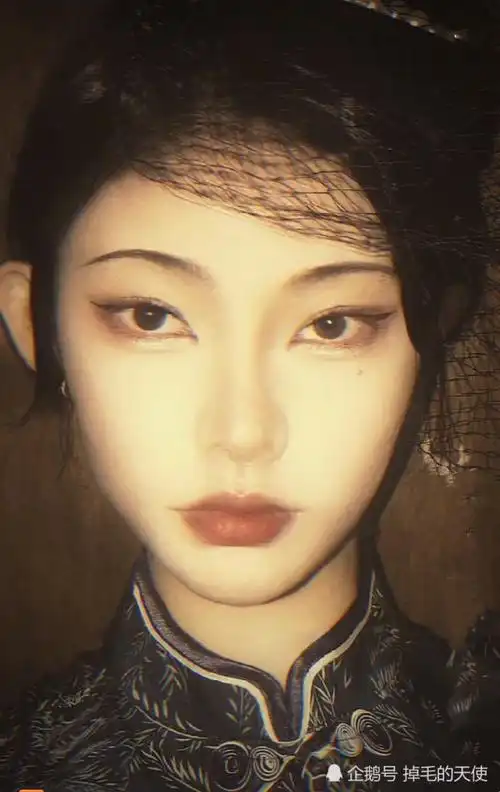 甚至是游戏角色同样也能驾驭,她的那双"狐狸眼"是格外的勾人.