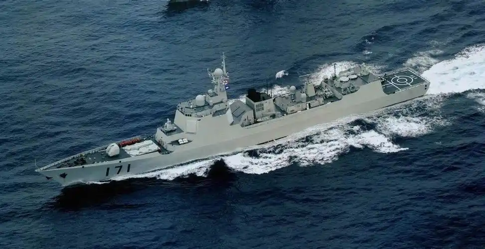 2006年:171海口号导弹驱逐舰,她和姐姐170舰的服役,开启了人民海军的