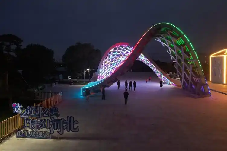 河北省邢台市任泽区饮马河步行街夜景(宋杰/摄)河北省邢台市任泽区