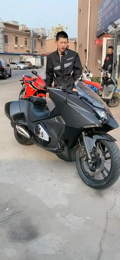 最新到货的本田蝴蝶750,这外形绝对的霸气侧漏