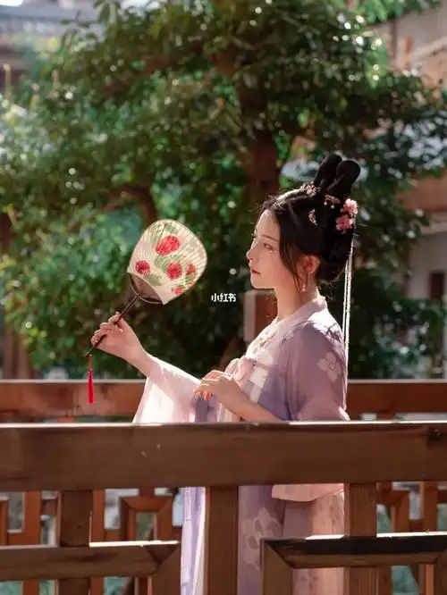 洋湖水街 | 汉服拍照姿势推荐(团扇篇)_写真_团扇_扇子_汉服_约拍