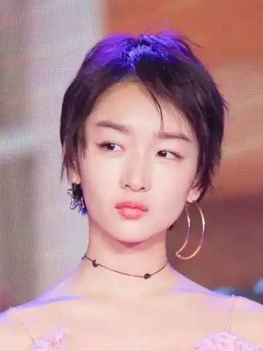 眉骨高得吓人,你真的适合高眉骨吗?