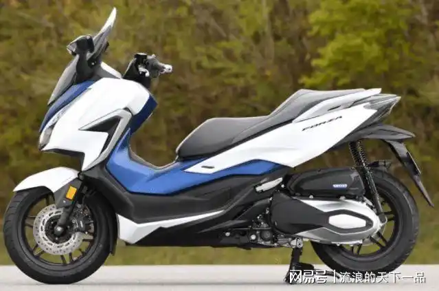 本田新款250cc踏板摩托极限竞速