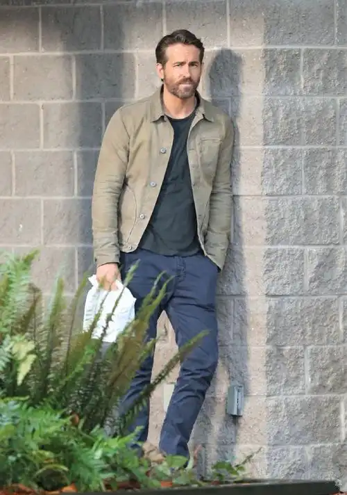 酷44岁瑞安雷诺兹穿越片亚当计划开拍拯救13岁的自己