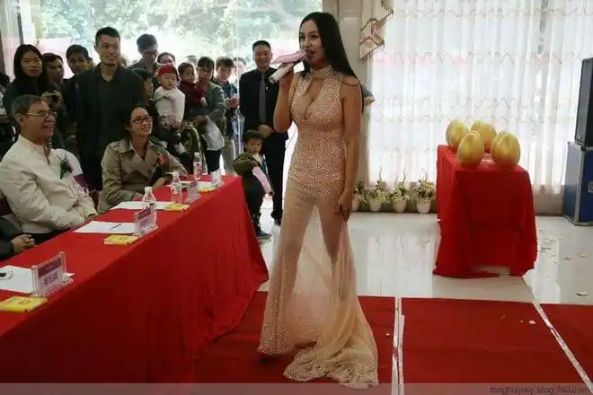 原创g奶乳神苏梓玲南宁现身引关注