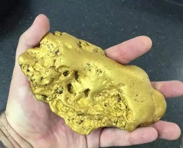 陨石虽然来自于外太空,却跟从地壳下的金子拥有一样的成分,那其实是