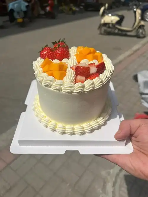 4寸动物奶油水果蛋糕