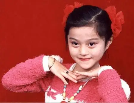 范冰冰罕见童年萌照