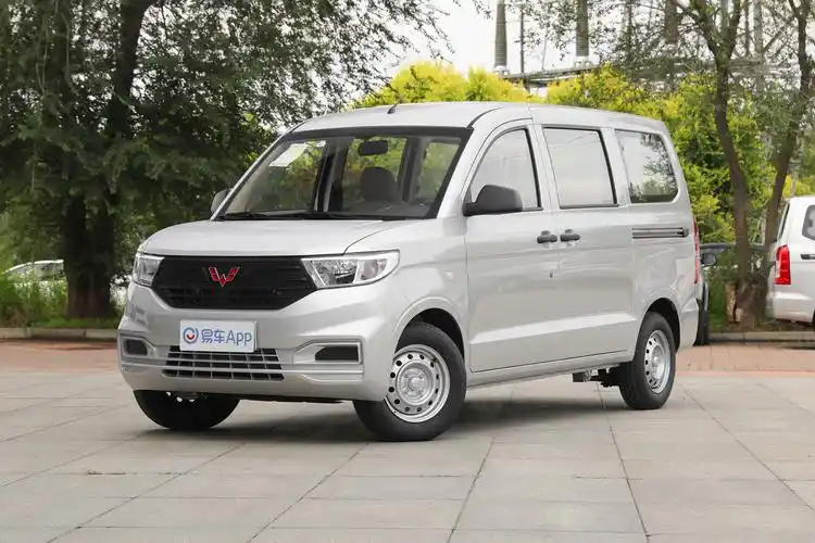 2022款 五菱宏光v 1.5l 劲取版电动助力 7座外观