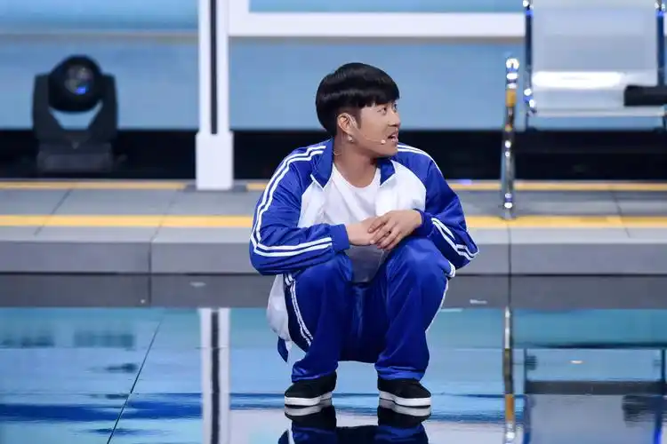 《笑傲江湖》《欢乐喜剧人》都让人印象深刻,此次表演却丝毫没有小品