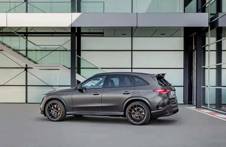 2024 mercedes-amg glc 63 s e perofrmance