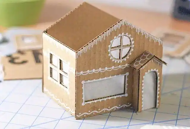 所画线路将窗户等刻下来先用铅笔在纸板上画出房子的样子准备好纸箱