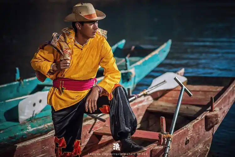 摩梭族男子 - 高叔叔旅行摄影 - 图虫