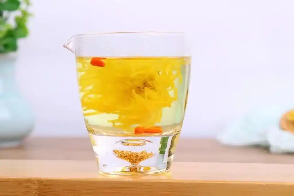 枸杞菊花茶.【枸杞菊花茶】 白开水不好喝,蜂蜜水太甜需要戒糖 - 抖音