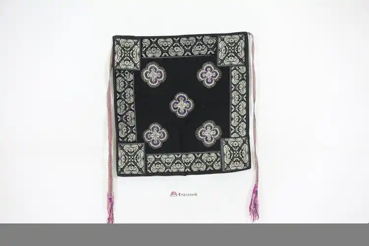 当代黎平水口侗族刺绣四瓣花绣片