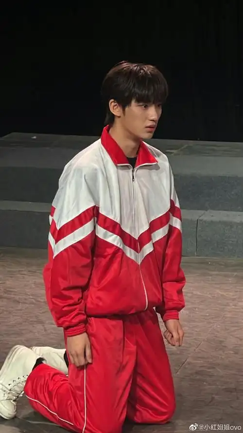 丁程鑫哭戏饭拍