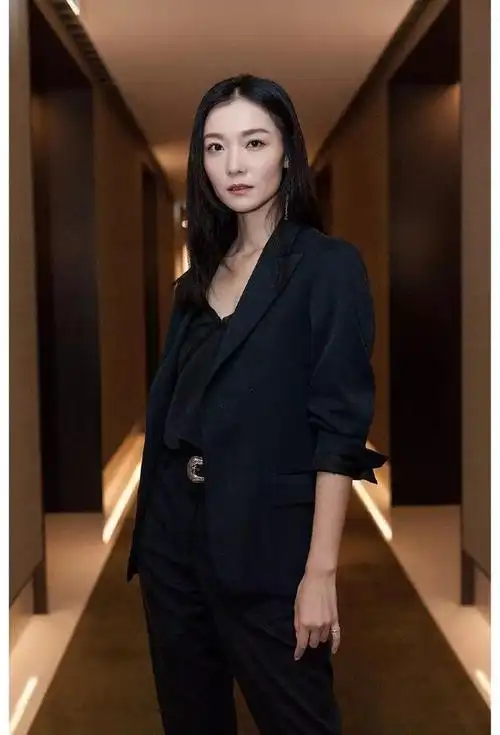 而当我们谈起实力演员时,不得不提到齐溪和王传君,他们分别以出色的