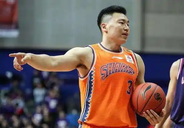 李根签约上海男篮年薪(3年5000万!