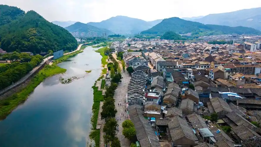 宁波奉化有一座千年古镇,古建筑群保存完好,景色不输江南名镇_武岭
