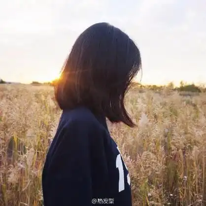 短发侧面简约森系女头像
