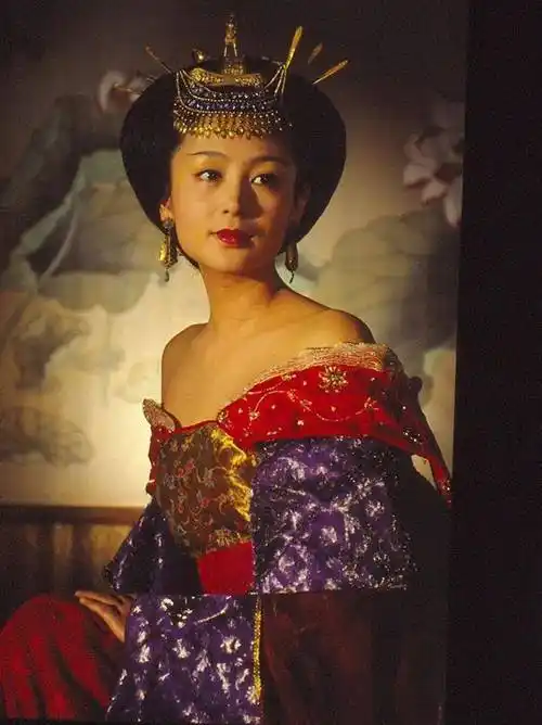 千禧年之初,古装剧开始从严肃的文学改编中跳出来,《大明宫词》就是个