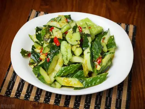 凉拌黄瓜时多做一步黄瓜脆嫩爽口不出水简单一拌比饭店的好吃