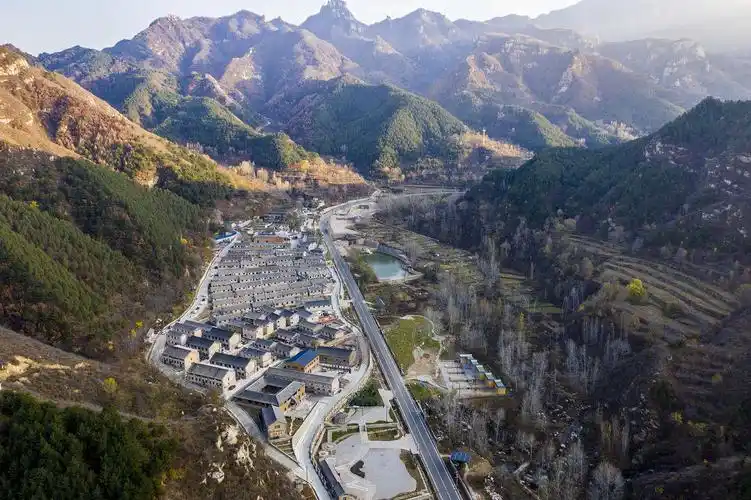 探寻历史底蕴,领略自然风光 定军山风景区位于陕西省汉中市勉县城南约