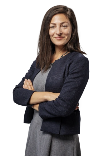 快乐的女商人双臂交叉在透明的巴布亚新几内亚